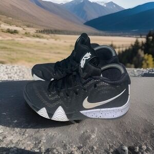 Nike Kyrie 4 Oreo Sneakers Shoes Black White Mens Size 7.5 Basketball AV2296-001